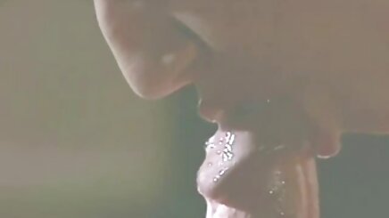 فتاة جميلة مع افلام سكس جنسى كبير الثدي, أسود الشعر في حفلة
